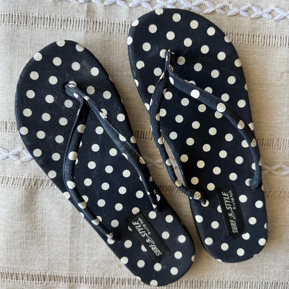 ⚪️⚫️Adorable Polka Dot Flip Flop Thongs Sandals⚫️⚪️ ~6